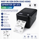 M&aacute;y in vận đơn giao h&agrave;ng Qprinter QP-A7L kết nối USB v&agrave; LAN, d&ugrave;ng giấy in A7 75x100mm, ph&ugrave; hợp b&aacute;n h&agrave;ng online, s&agrave;n thương mại điện tử, kho vận v&agrave; doanh nghiệp.
